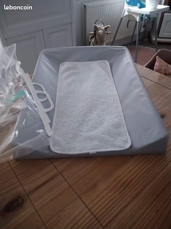 Matelas à langer et transat bébé (image 1)