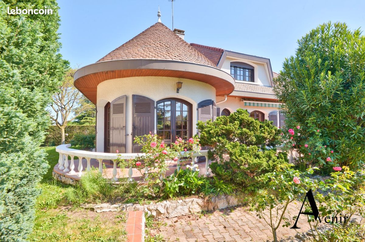Maison 6 pièces 164 m² · à Décines-Charpieu · 164 m² · 499 000 €