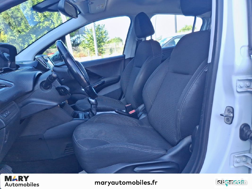 PEUGEOT 208 1.2 PureTech 110ch S&S BVM5 Allure (image 8)