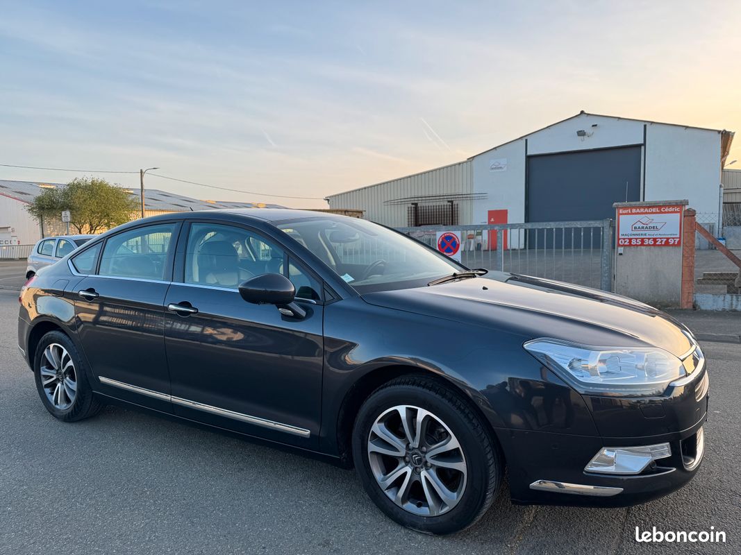 Citroen C5 Phase II 2.0L BLUE HDI 150CV PACK MILLENIUM 136 000KM JA17/S&S/LED/GPS/SEMI-CUIR/RADAR/REGUL/ATTELAGE 07.2016 (image 2)