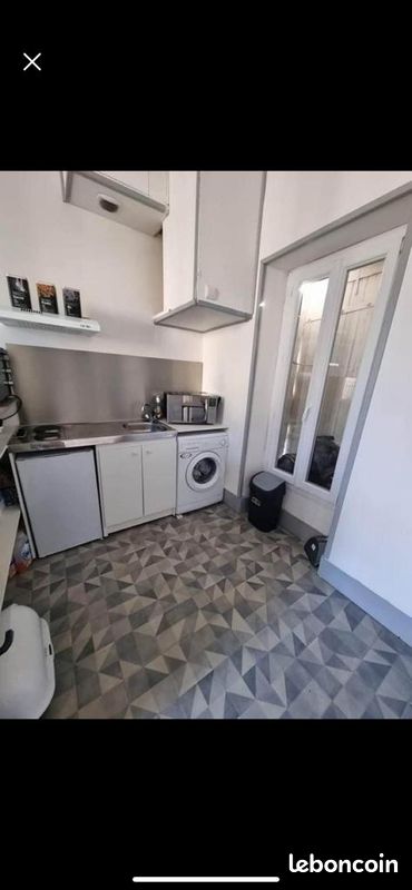 Studio 28 m2 au 1er étage d'un immeuble classé équipé de WIFI - Châtellerault 86100 (image principale 0)