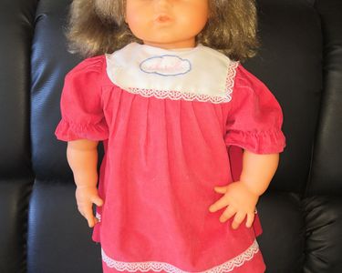 Poupée Bella avec ses vêtements et chaussures d'origine