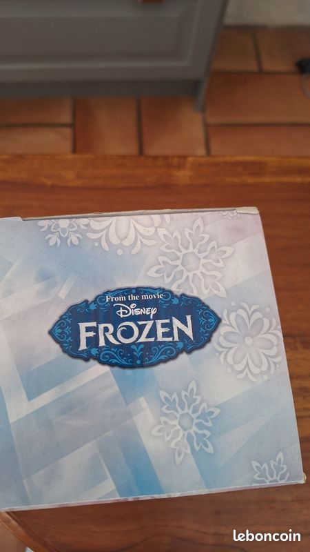 Boîte à musique boule à neige frozen elsa neuve (image 8)