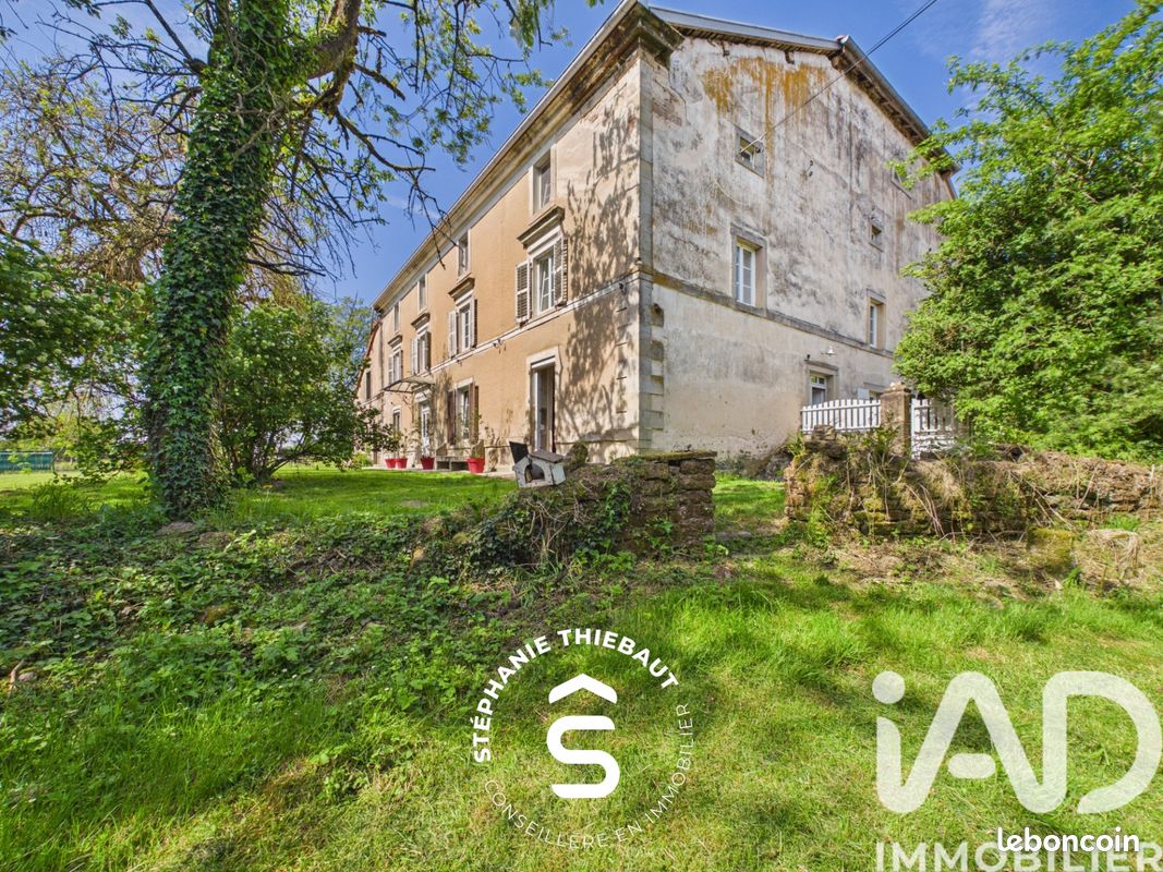 Maison 8 pièces 242 m² · à Charmois-l'Orgueilleux · 242 m² · 368 000 €