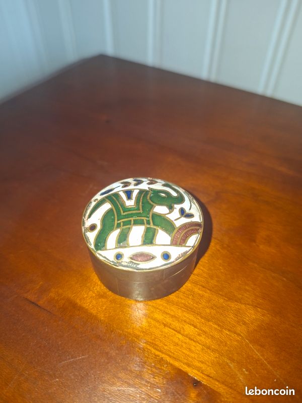 JOLIE ANCIENNE PETITE BOITE PORCELAINE BOITE A PILULES LIMOGES Collection D Imgx1200 7660