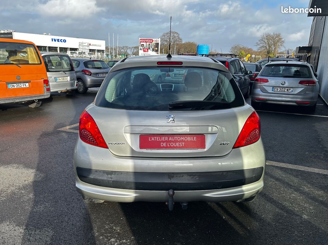 Peugeot 207 1.4i 75CH Premium (image 4)