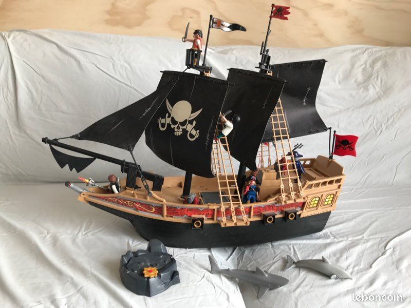 Playmobil Bateau Pirates des Ténèbres 6678 (image 1)