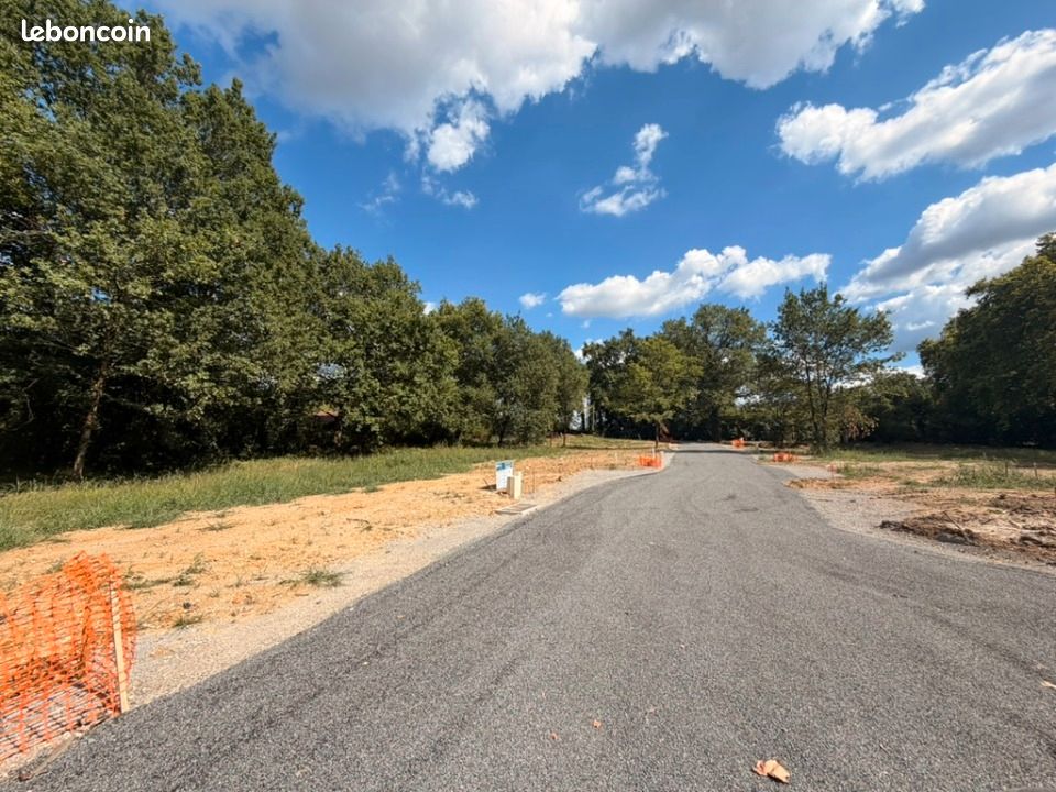 Terrain 640 m² Loupes · 118 000 €