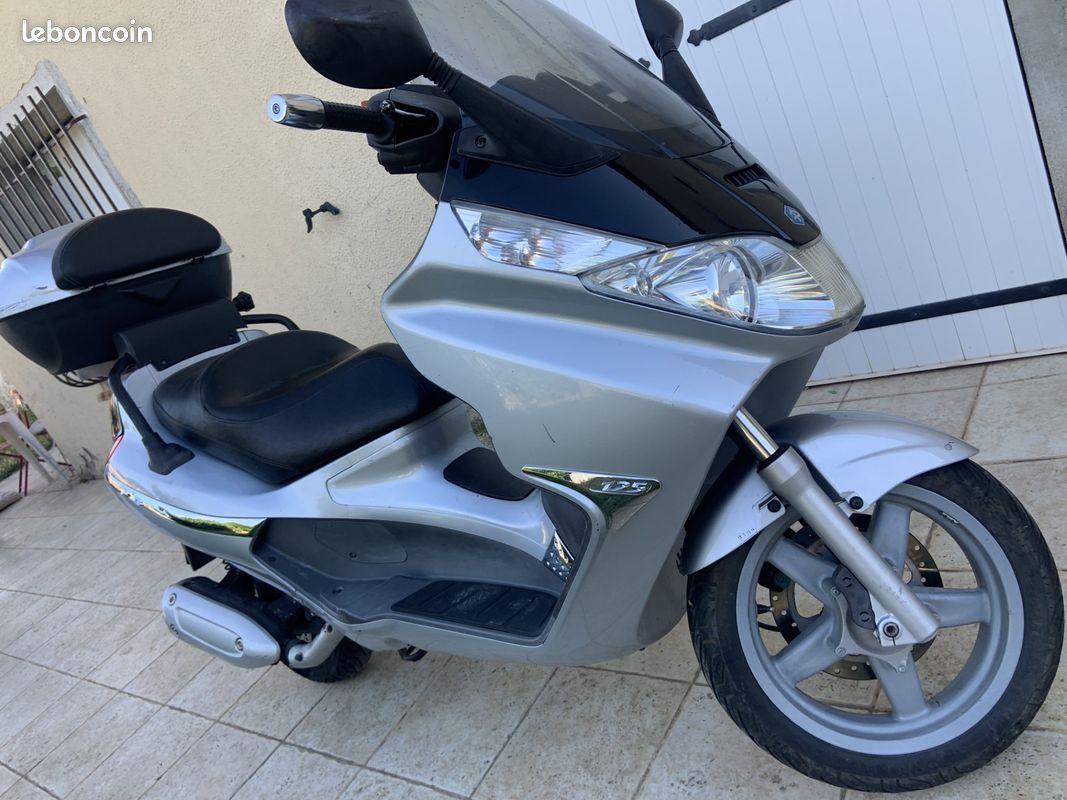 Scooter Piaggio X8 125, état, révisé, peu roulé, 16000 km