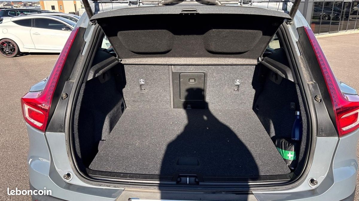 Volvo XC40 BUSINESS T2 129 ch Geartronic 8 Momentum (image 28)