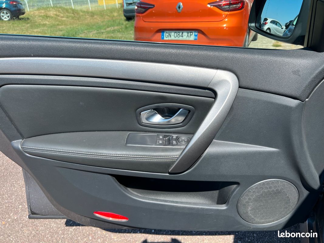 RENAULT LAGUNA III (2) 1.5 DCI 110 LIFE ECO2 Automatique EDC (image 1)