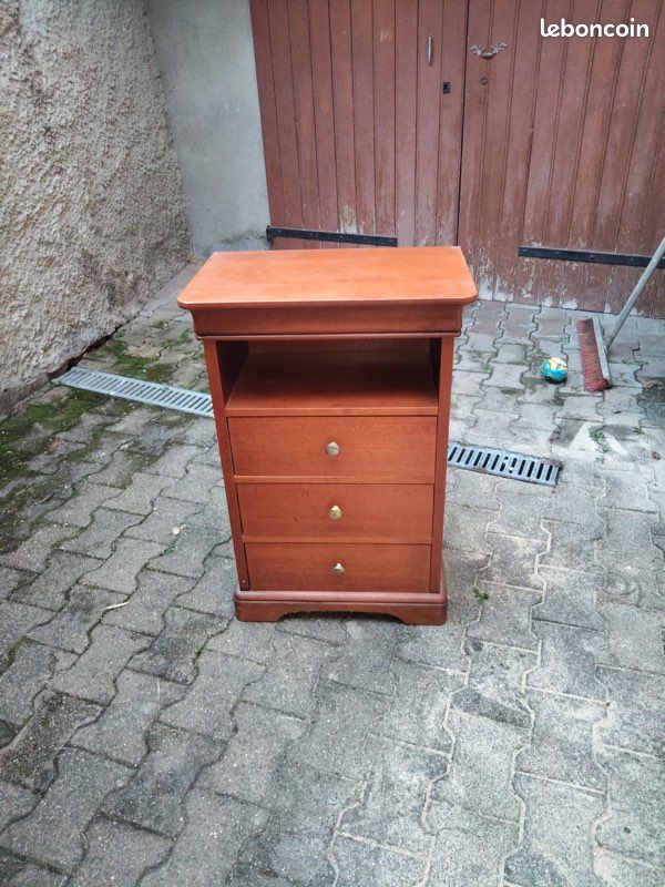 Meuble en bois (image 1)