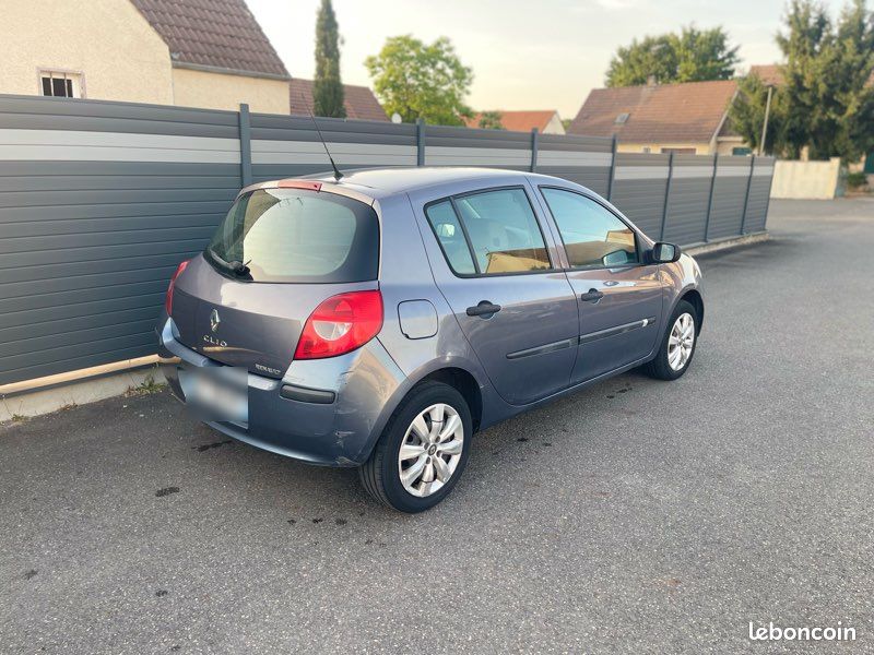 Renault Clio 1.5 DCI 70ch CT OK (image 2)