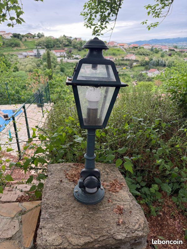 Lampadaire extérieur avec détecteur (image 1)