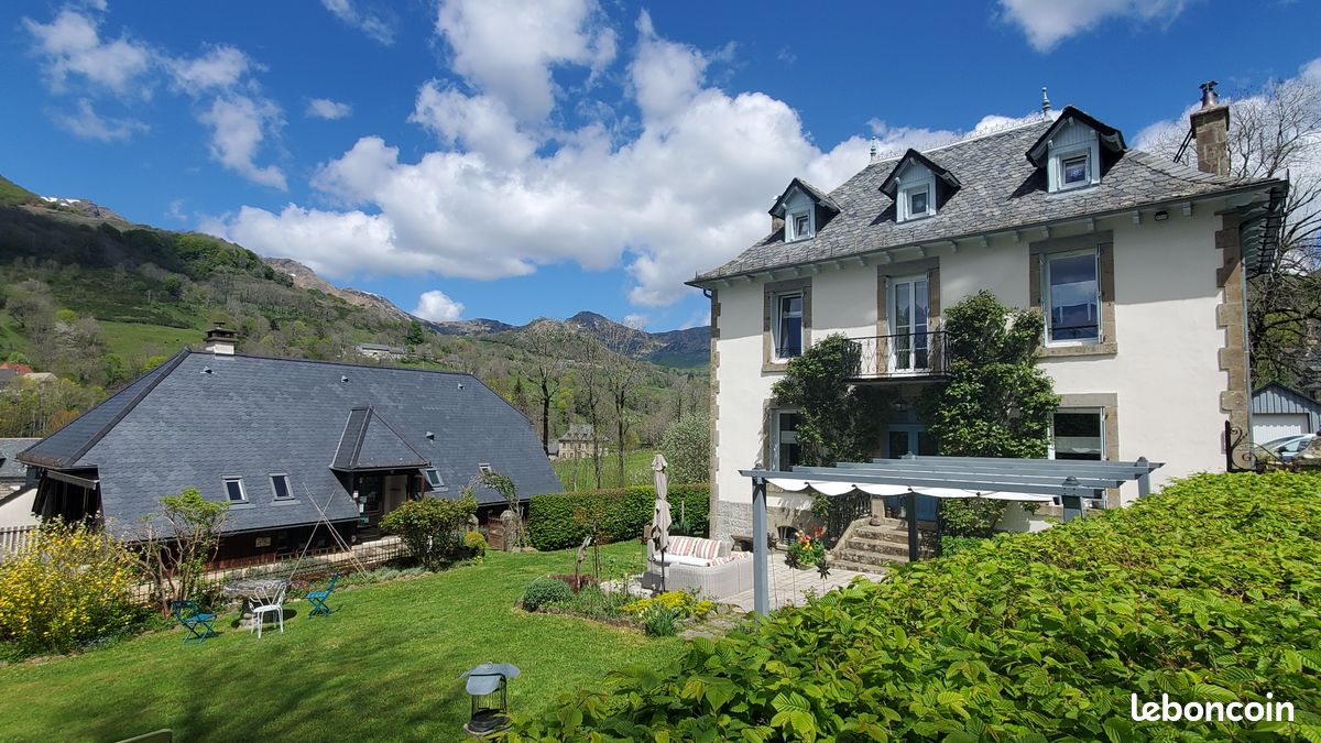 Maison 14 pièces 350 m² · à Mandailles-Saint-Julien · 350 m² · 639 000 €
