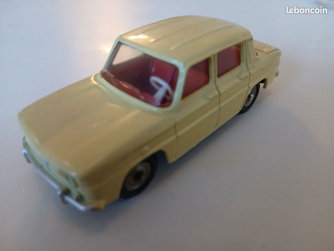 DINKY TOYS RENAULT R8 jaune clair 517 - Collection