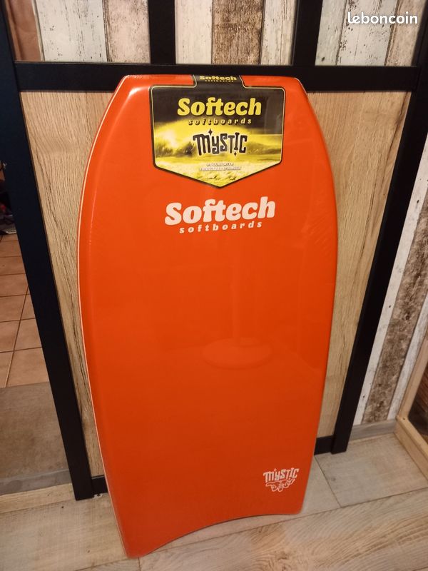 Bodyboard Softech Mystic. Rouge 44". Neuf - Sport & Plein air
