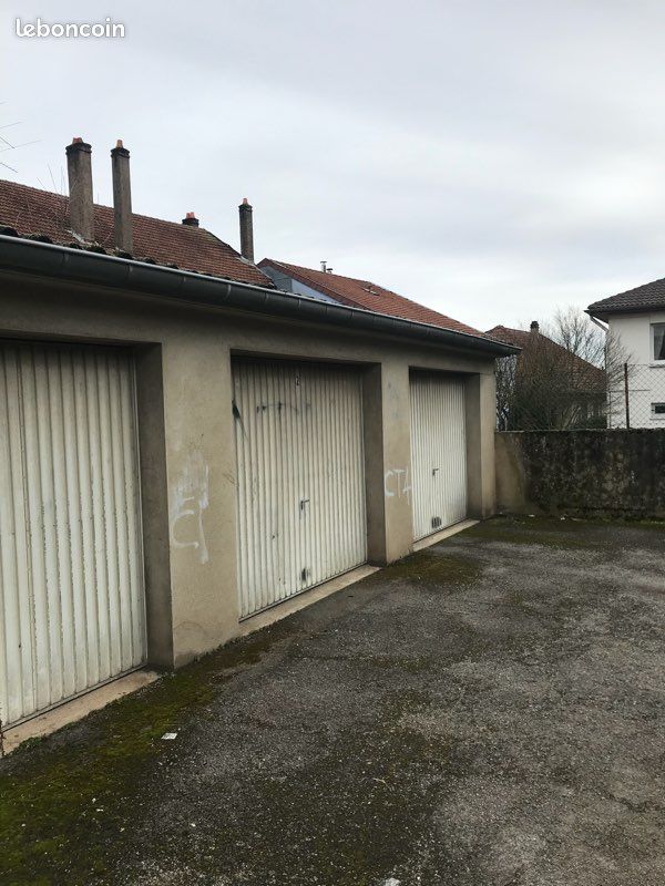 A louer garage · à Knutange · 70 €