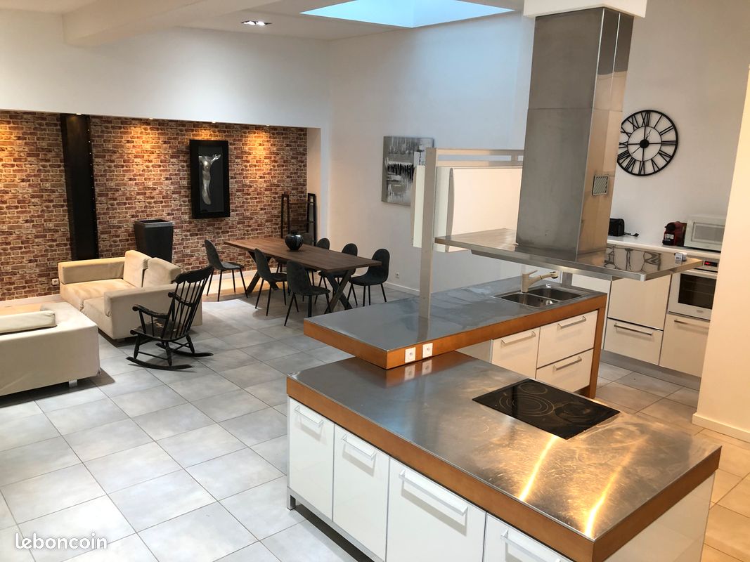 Appartement 4 pièces 164 m² · à Caluire-Et-Cuire · 164 m² · 2 500 €/mois