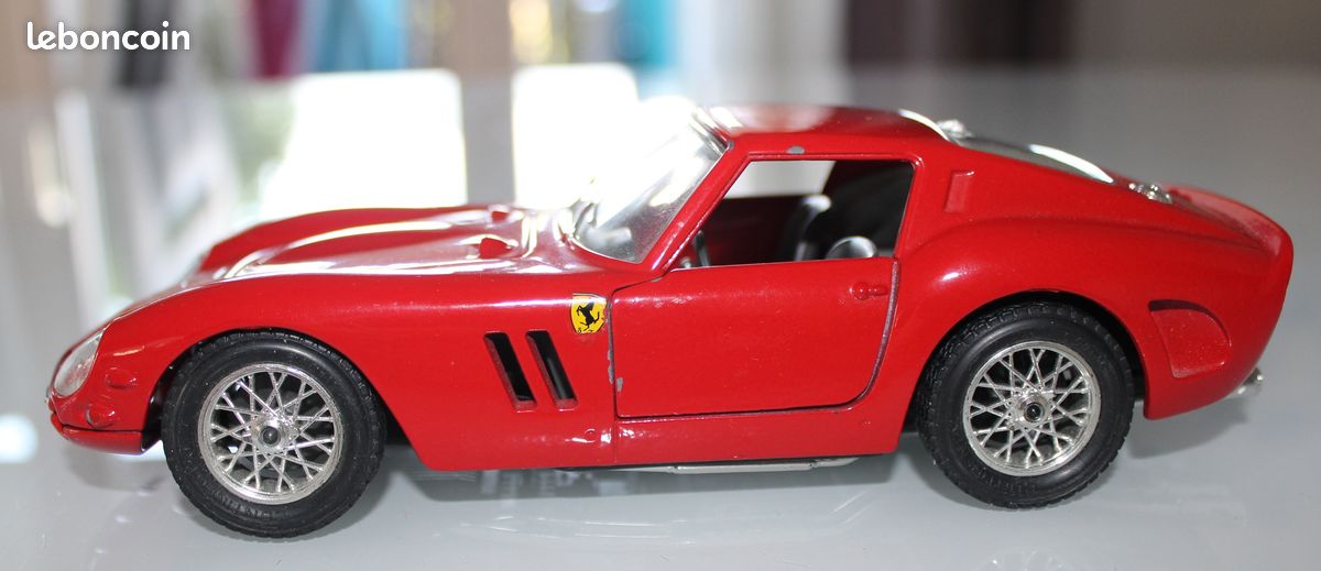 BBurago Ferrari 250 GTO 1/24 rouge (image 3)
