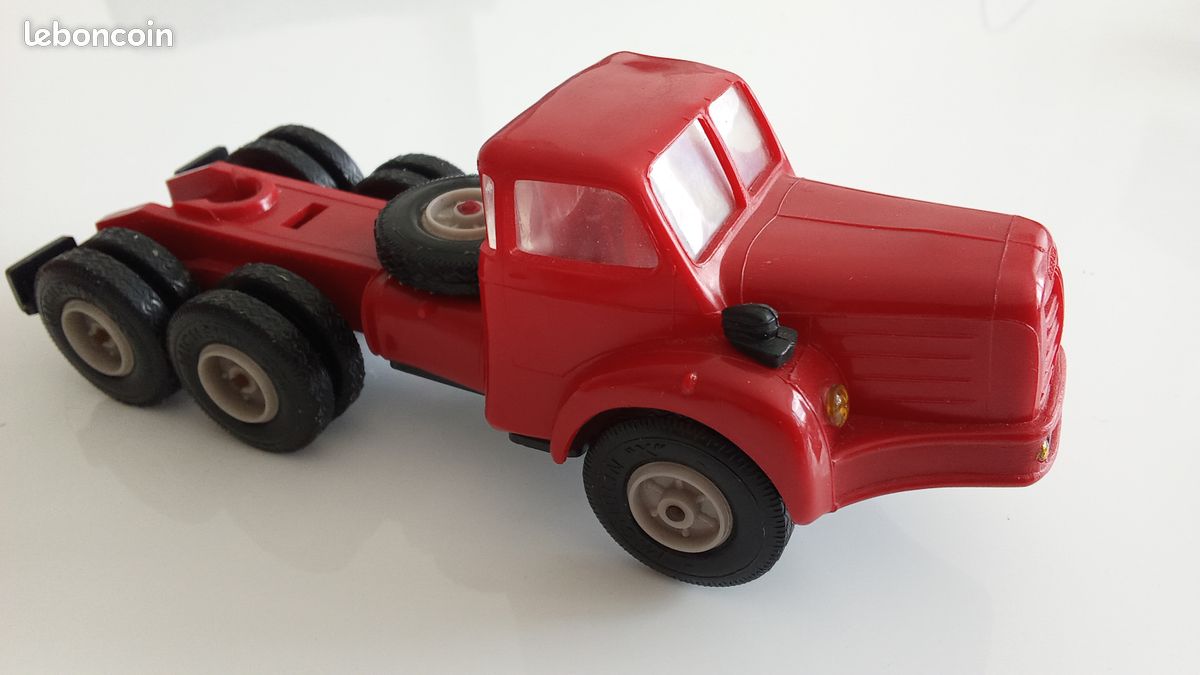 Camion Miniature Berliet Tracteur TBO 15 Rose Et Remorque Porte-voiture Grise Norev
