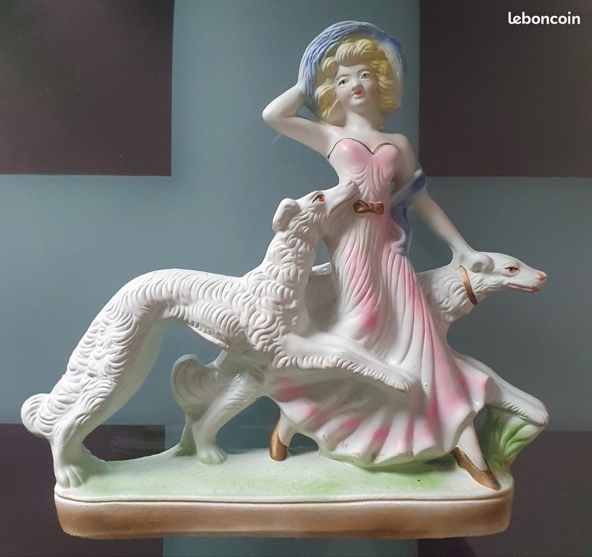 ANCIENNE GRANDE FIGURINE EN BISCUIT BARBOTINE FEMME AVEC LEVRIER - Ht