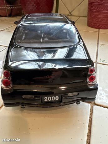 CHEVROLET MONTE CARLO SS noir 1/18 SUN STAR 1981 voiture