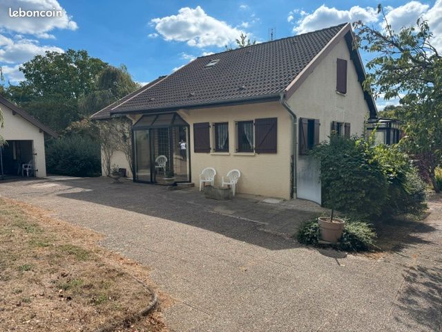 Maison 13 pièces 255 m² · à Neufchâteau · 255 m² · 315 000 €