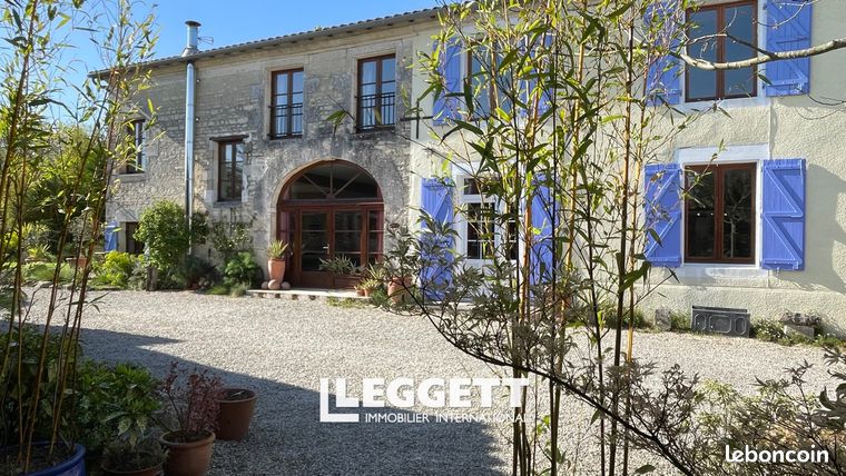 Maison 9 pièces 212 m²