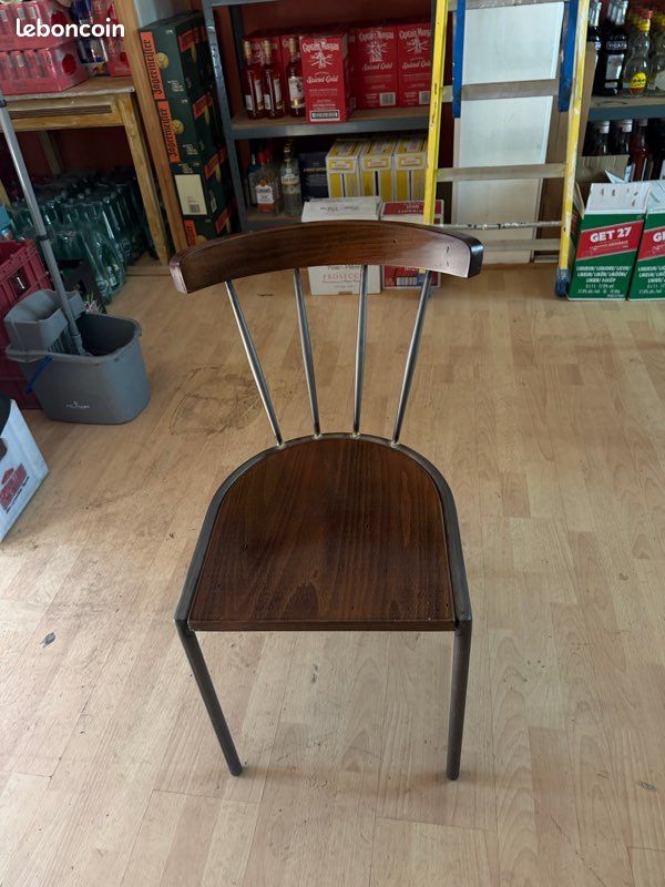 Chaise en bois intérieur (image 2)