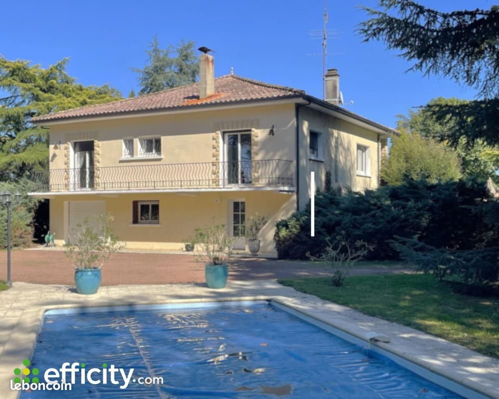 Maison 11 pièces 230 m² · à Coutras · 230 m² · 249 000 €