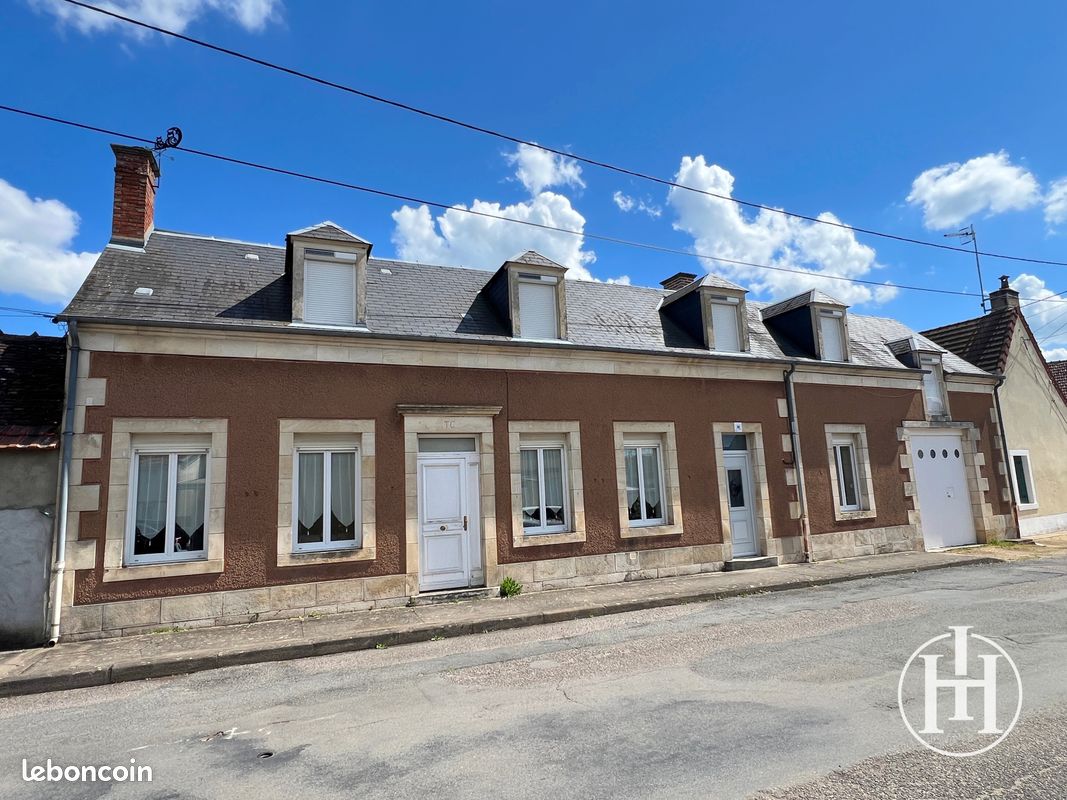 Maison 6 pièces 159 m² · à Saint-Amand-Montrond · 159 m² · 159 000 €