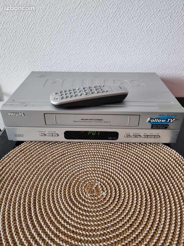 Magnétoscope VHS Philips VR550 argenté avec télécommande (image 1)