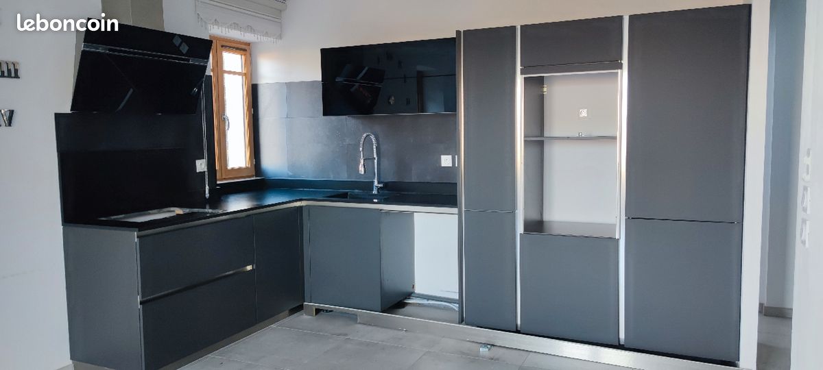 Cuisine Schmidt noire angle (image 1)