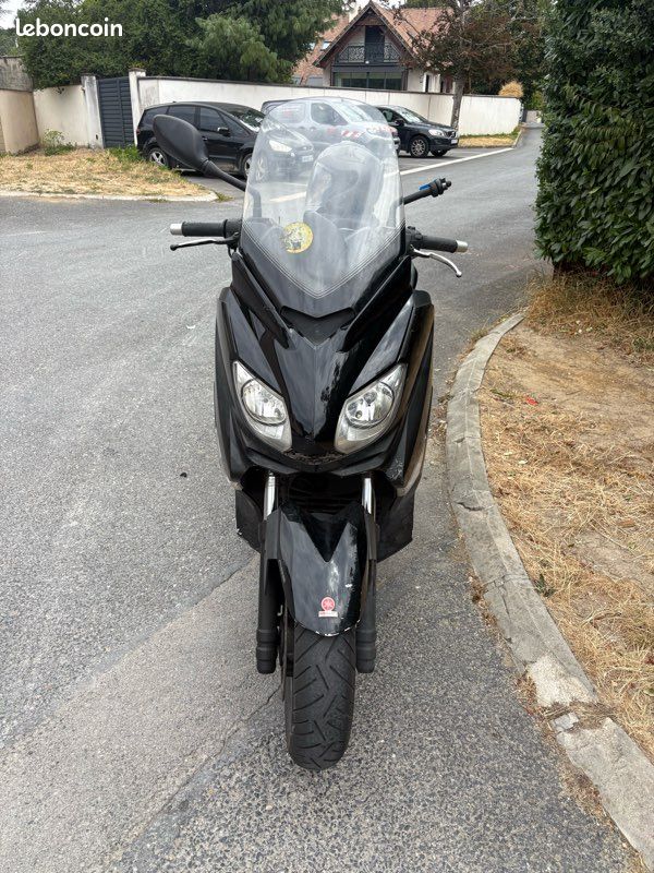 Xmax 125 (image 1)