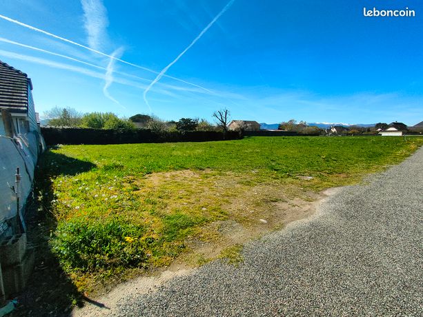 Terrain constructible semi‑viabilisé – 895 m²