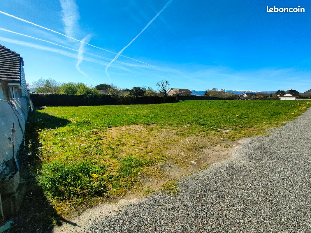 Terrain 895 m² · à Louey · 75 000 €