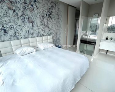 Maison 1 250 000 € - 251 m²
