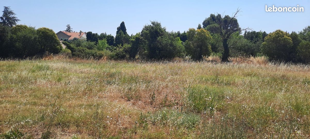 Terrain 858 m² · à L'Isle-sur-la-Sorgue · 858 m² · 195 000 €