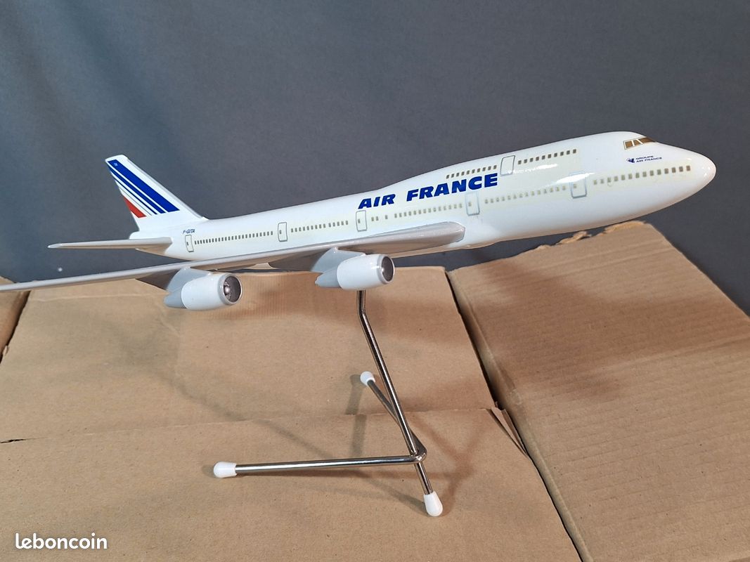 Maquette avion Boeing B747 400 au 1/200e par Bourbon en boite (image 3)