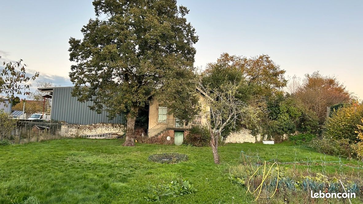 Commentry centre – terrain constructible 1 ha – rue Pierre Curie · 17 000 €
