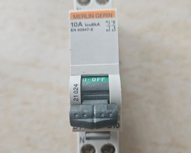 Disjoncteur différentiel merlin gerin tetra 40a 30ma à Saint Chamond Clasf maiso