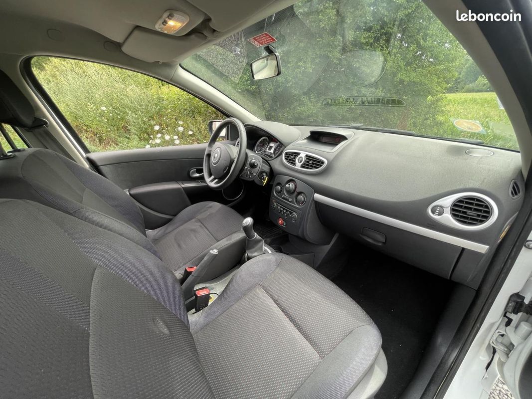 RENAULT CLIO III BERLINE 1.5 dCi 85 CV | PREMIERE MAIN - SORT DE REVISION - KIT DISTRIB FAIT (image 20)