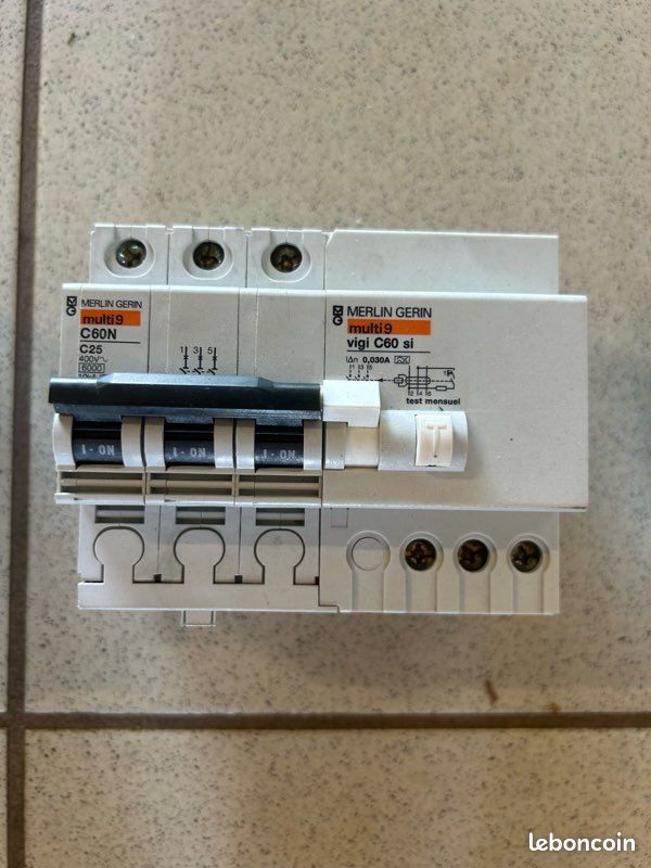 Disjoncteur différentiel merlin multi 9 c60n 400v (image 2)