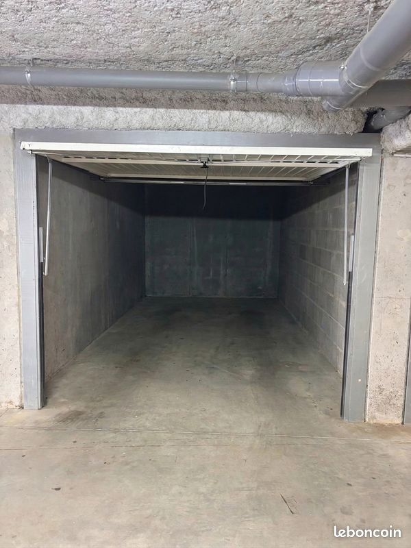 Box fermé 19 m² (6,35 × 3 m) hauteur 2 m, sous-sol sécurisé, Sainte-Luce · à Sainte-Luce-sur-Loire · 85 €