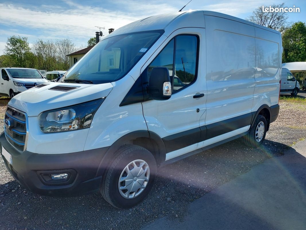 Ford TRANSIT 2T FG BRIDÉ À 90KM/H PE 350 L2H2 135 KW BATTERIE 75/68 KWH TREND BUSINESS (image 1)