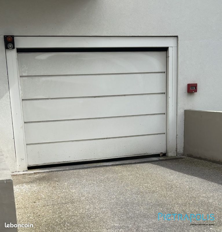 Parking 13 m² · à Villefranche-sur-Saône · 13 m² · 65 €/mois