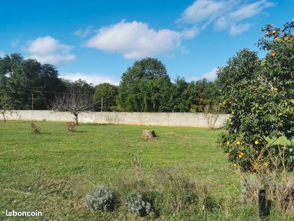 Terrain 605 m² · à Saint-Michel-de-Rieufret · 60 000 €