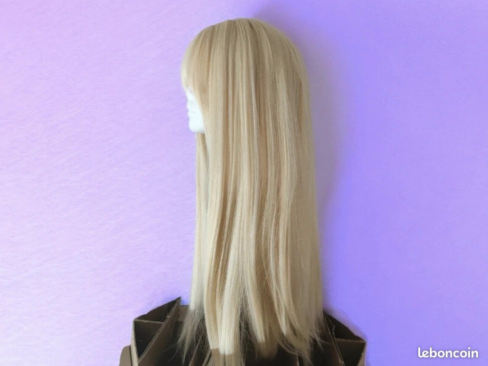 Perruque longue 28 pouces blonde dorée – lisse avec frange (image 1)