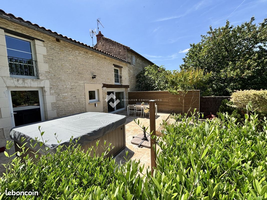 Maison 5 pièces 140 m² · à Neuville-de-Poitou · 140 m² · 269 900 €